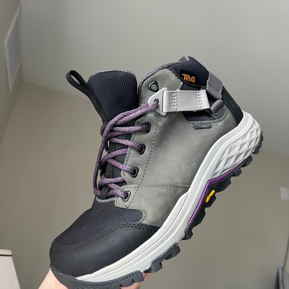 Teva Gray and Black size 7 Hiking Boots GORE-TEX